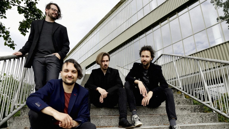 Květy hrají Psí vojáky