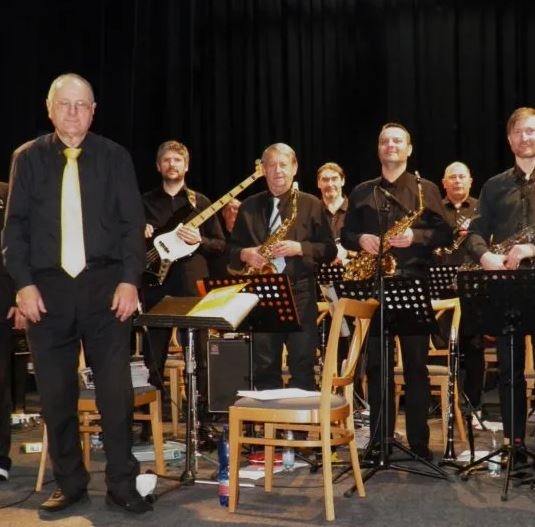 Legendy taneční hudby aneb Hitparáda let šedesátých | Letní koncert