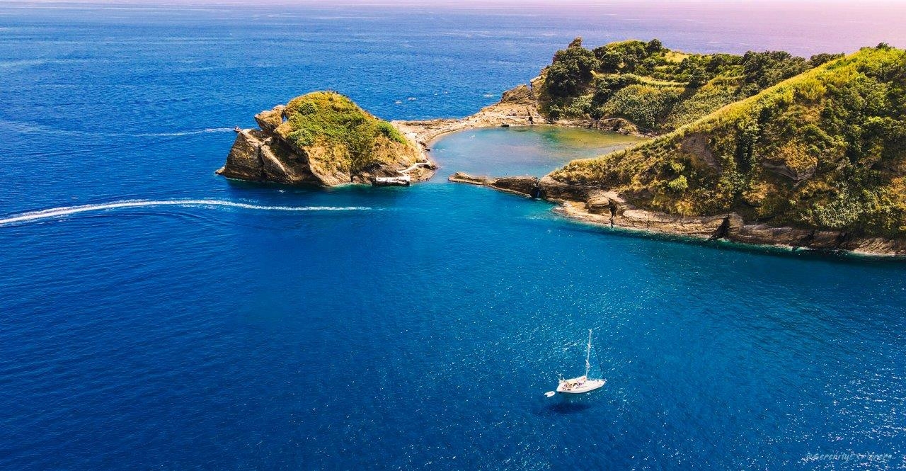 Plachetnicí na Azorské ostrovy – Tom a Máří Magdaléna Brázdilovi