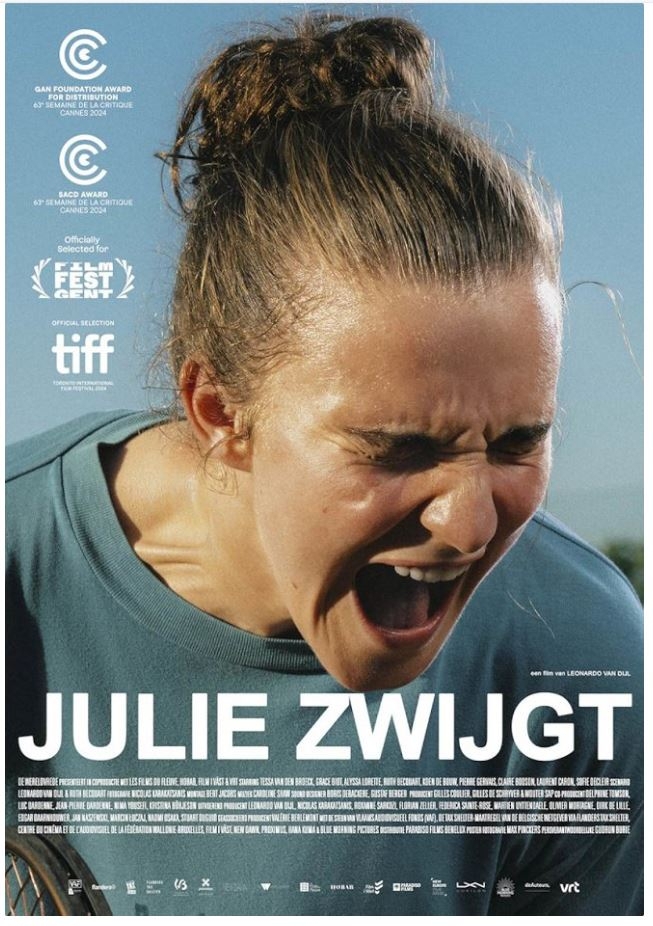 Julie mlčí