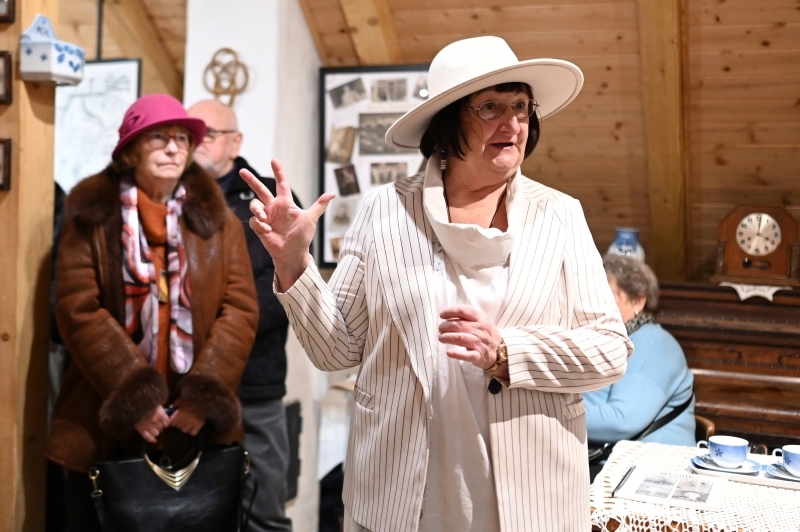 Komentované prohlídky s autorkou výstavy Lenkou Kocierzovou