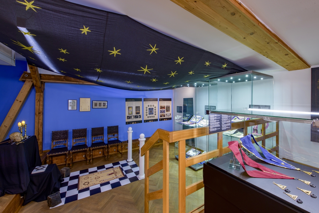 Komentovaná prohlídka výstavy: Světlo v temnotách aneb 90 let zednářství v Ostravě